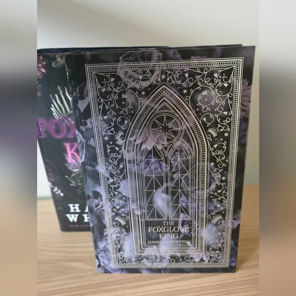 FairyLoot Exclusive Edition – The Foxglove King by Hannah Whitten - Picture 6 of 7